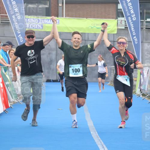 11.08.2024 - GEWOBA Citytriathlon Bremen Lena Gebhardt http://msf.ph/oto/6788487 11.08.2024 11:22:36 Ziel 100, 102 meine-sportfotos.de