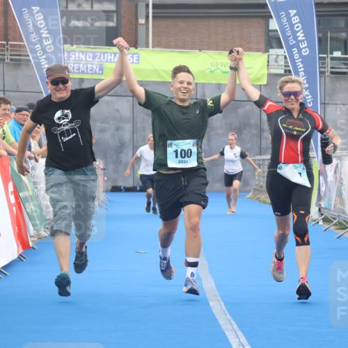 11.08.2024 - GEWOBA Citytriathlon Bremen Lena Gebhardt http://msf.ph/oto/6788488 11.08.2024 11:22:37 Ziel 100, 102 meine-sportfotos.de