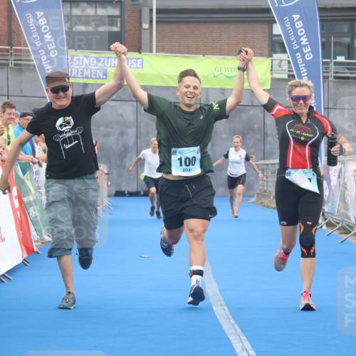 11.08.2024 - GEWOBA Citytriathlon Bremen Lena Gebhardt http://msf.ph/oto/6788490 11.08.2024 11:22:37 Ziel 100, 102 meine-sportfotos.de