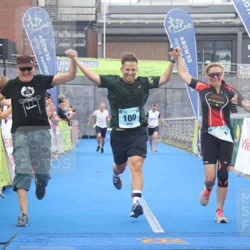 11.08.2024 - GEWOBA Citytriathlon Bremen Lena Gebhardt http://msf.ph/oto/6788495 11.08.2024 11:22:37 Ziel 100, 102 meine-sportfotos.de