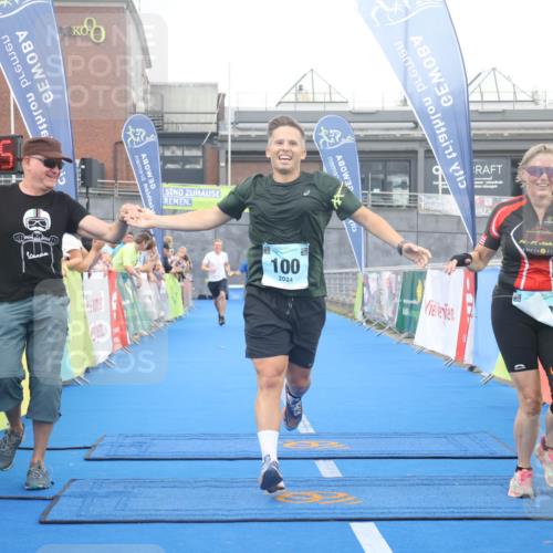 11.08.2024 - GEWOBA Citytriathlon Bremen Lena Gebhardt http://msf.ph/oto/6788504 11.08.2024 11:22:38 Ziel 100, 102 meine-sportfotos.de