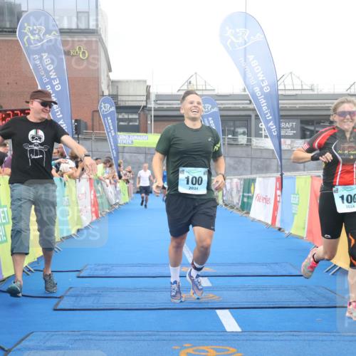 11.08.2024 - GEWOBA Citytriathlon Bremen Lena Gebhardt http://msf.ph/oto/6788508 11.08.2024 11:22:38 Ziel 100, 102 meine-sportfotos.de