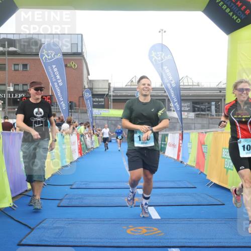 11.08.2024 - GEWOBA Citytriathlon Bremen Lena Gebhardt http://msf.ph/oto/6788513 11.08.2024 11:22:39 Ziel 100, 102 meine-sportfotos.de
