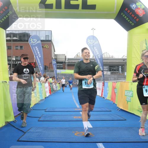 11.08.2024 - GEWOBA Citytriathlon Bremen Lena Gebhardt http://msf.ph/oto/6788514 11.08.2024 11:22:39 Ziel 100, 102 meine-sportfotos.de