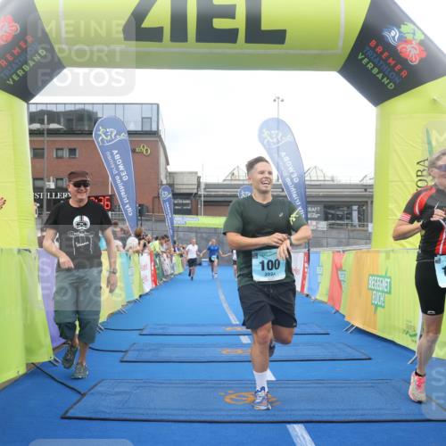 11.08.2024 - GEWOBA Citytriathlon Bremen Lena Gebhardt http://msf.ph/oto/6788516 11.08.2024 11:22:39 Ziel 100, 102 meine-sportfotos.de