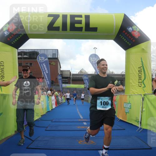 11.08.2024 - GEWOBA Citytriathlon Bremen Lena Gebhardt http://msf.ph/oto/6788520 11.08.2024 11:22:39 Ziel 100, 102 meine-sportfotos.de