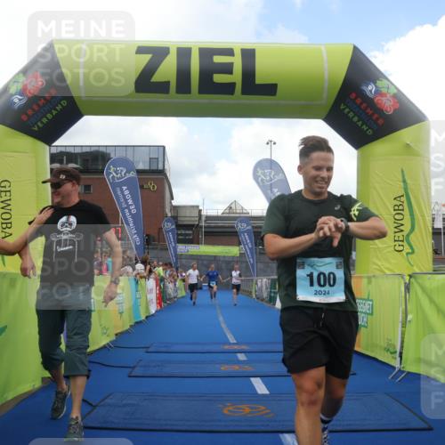 11.08.2024 - GEWOBA Citytriathlon Bremen Lena Gebhardt http://msf.ph/oto/6788521 11.08.2024 11:22:40 Ziel 100, 102 meine-sportfotos.de