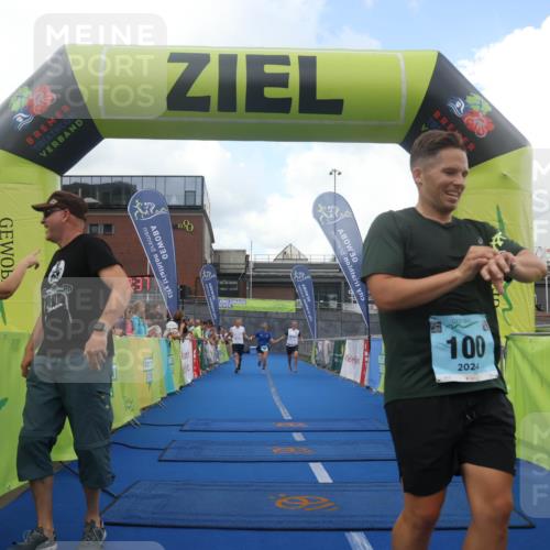 11.08.2024 - GEWOBA Citytriathlon Bremen Lena Gebhardt http://msf.ph/oto/6788525 11.08.2024 11:22:40 Ziel 100, 102 meine-sportfotos.de