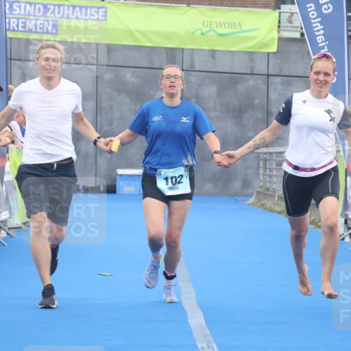 11.08.2024 - GEWOBA Citytriathlon Bremen Lena Gebhardt http://msf.ph/oto/6788526 11.08.2024 11:22:41 Ziel 100, 102 meine-sportfotos.de