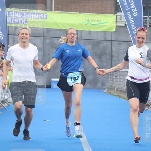 11.08.2024 - GEWOBA Citytriathlon Bremen Lena Gebhardt http://msf.ph/oto/6788531 11.08.2024 11:22:42 Ziel 100, 102 meine-sportfotos.de