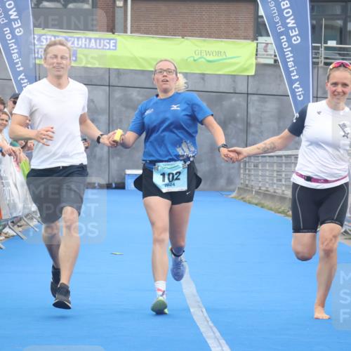 11.08.2024 - GEWOBA Citytriathlon Bremen Lena Gebhardt http://msf.ph/oto/6788534 11.08.2024 11:22:42 Ziel 100, 102 meine-sportfotos.de