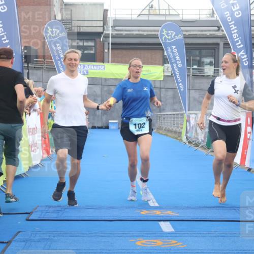 11.08.2024 - GEWOBA Citytriathlon Bremen Lena Gebhardt http://msf.ph/oto/6788540 11.08.2024 11:22:43 Ziel 100, 102 meine-sportfotos.de