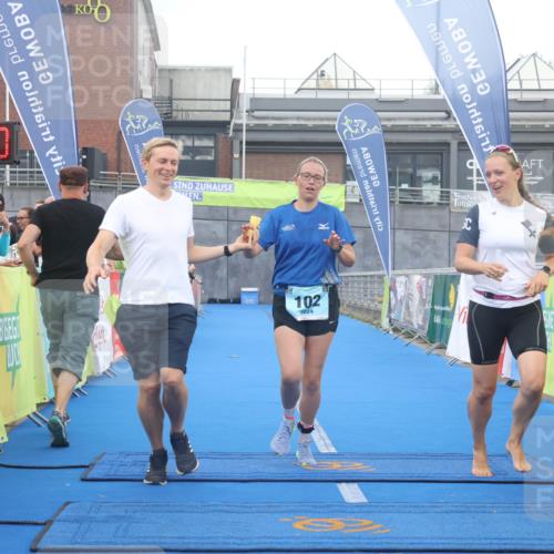 11.08.2024 - GEWOBA Citytriathlon Bremen Lena Gebhardt http://msf.ph/oto/6788543 11.08.2024 11:22:43 Ziel 100, 102 meine-sportfotos.de