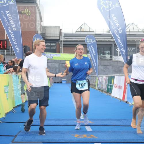 11.08.2024 - GEWOBA Citytriathlon Bremen Lena Gebhardt http://msf.ph/oto/6788545 11.08.2024 11:22:44 Ziel 100, 102 meine-sportfotos.de