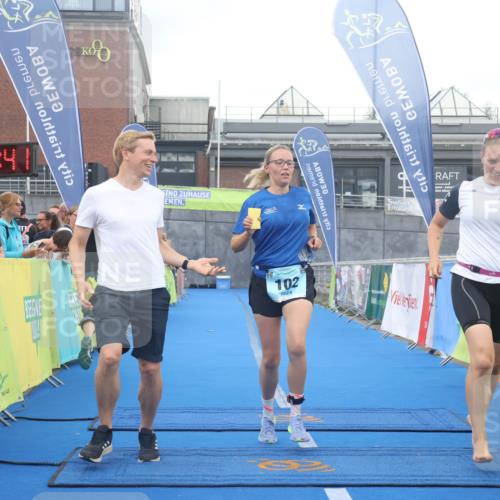 11.08.2024 - GEWOBA Citytriathlon Bremen Lena Gebhardt http://msf.ph/oto/6788546 11.08.2024 11:22:44 Ziel 100, 102 meine-sportfotos.de