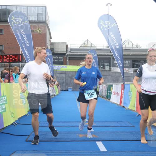 11.08.2024 - GEWOBA Citytriathlon Bremen Lena Gebhardt http://msf.ph/oto/6788548 11.08.2024 11:22:44 Ziel 100, 102 meine-sportfotos.de