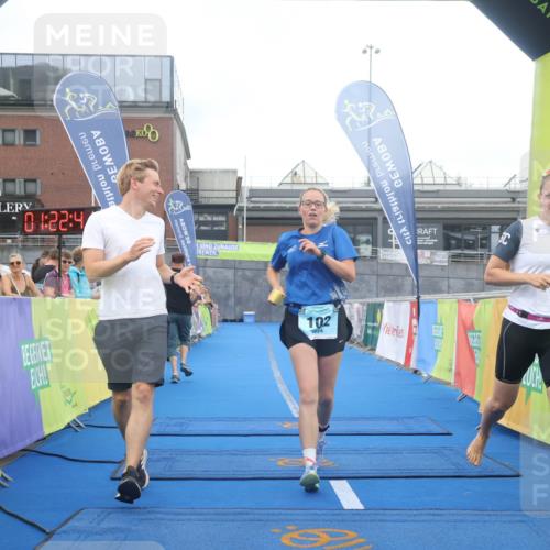 11.08.2024 - GEWOBA Citytriathlon Bremen Lena Gebhardt http://msf.ph/oto/6788551 11.08.2024 11:22:44 Ziel 100, 102 meine-sportfotos.de