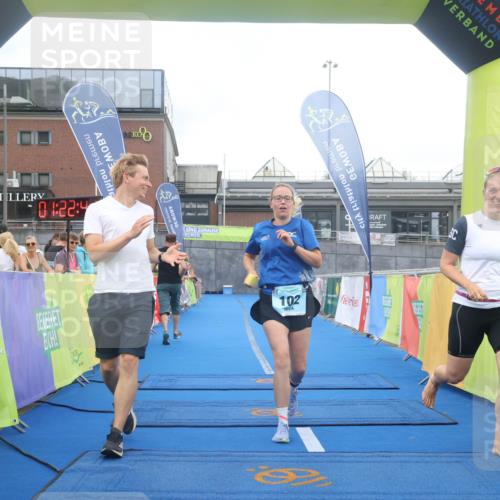 11.08.2024 - GEWOBA Citytriathlon Bremen Lena Gebhardt http://msf.ph/oto/6788553 11.08.2024 11:22:44 Ziel 100, 102 meine-sportfotos.de