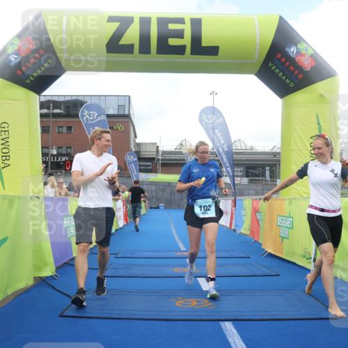 11.08.2024 - GEWOBA Citytriathlon Bremen Lena Gebhardt http://msf.ph/oto/6788556 11.08.2024 11:22:45 Ziel 100, 102 meine-sportfotos.de