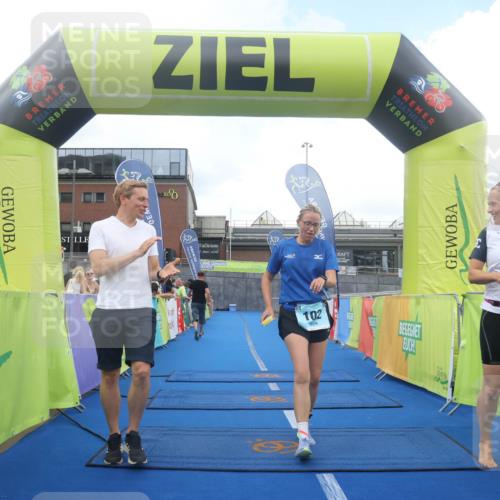 11.08.2024 - GEWOBA Citytriathlon Bremen Lena Gebhardt http://msf.ph/oto/6788559 11.08.2024 11:22:45 Ziel 100, 102 meine-sportfotos.de