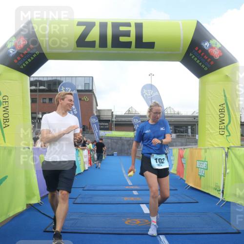 11.08.2024 - GEWOBA Citytriathlon Bremen Lena Gebhardt http://msf.ph/oto/6788561 11.08.2024 11:22:45 Ziel 100, 102 meine-sportfotos.de