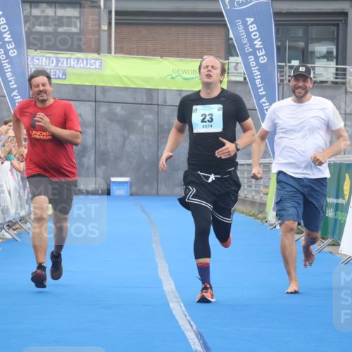 11.08.2024 - GEWOBA Citytriathlon Bremen Lena Gebhardt http://msf.ph/oto/6788567 11.08.2024 11:23:08 Ziel 23 meine-sportfotos.de