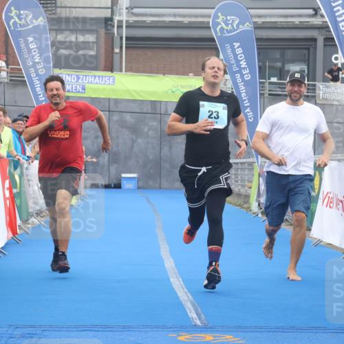 11.08.2024 - GEWOBA Citytriathlon Bremen Lena Gebhardt http://msf.ph/oto/6788569 11.08.2024 11:23:08 Ziel 23 meine-sportfotos.de