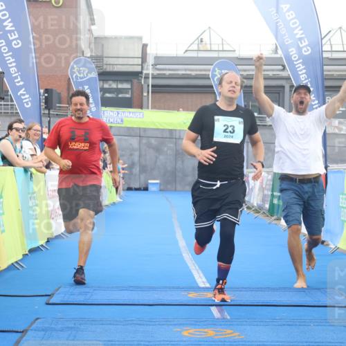 11.08.2024 - GEWOBA Citytriathlon Bremen Lena Gebhardt http://msf.ph/oto/6788577 11.08.2024 11:23:09 Ziel 23 meine-sportfotos.de