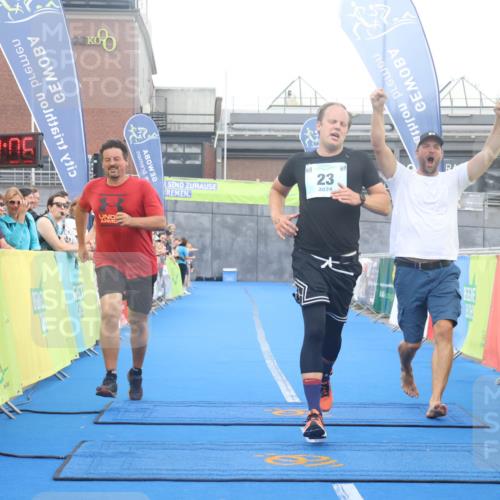 11.08.2024 - GEWOBA Citytriathlon Bremen Lena Gebhardt http://msf.ph/oto/6788579 11.08.2024 11:23:09 Ziel 23 meine-sportfotos.de