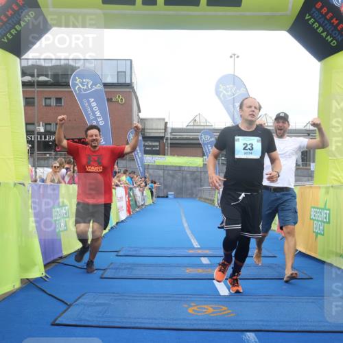 11.08.2024 - GEWOBA Citytriathlon Bremen Lena Gebhardt http://msf.ph/oto/6788587 11.08.2024 11:23:10 Ziel 23 meine-sportfotos.de
