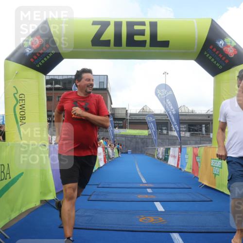 11.08.2024 - GEWOBA Citytriathlon Bremen Lena Gebhardt http://msf.ph/oto/6788598 11.08.2024 11:23:11 Ziel 23, 47 meine-sportfotos.de