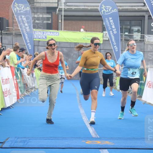11.08.2024 - GEWOBA Citytriathlon Bremen Lena Gebhardt http://msf.ph/oto/6788620 11.08.2024 11:23:20 Ziel 2, 47 meine-sportfotos.de