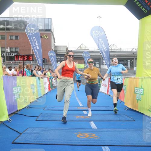 11.08.2024 - GEWOBA Citytriathlon Bremen Lena Gebhardt http://msf.ph/oto/6788630 11.08.2024 11:23:22 Ziel 2, 47 meine-sportfotos.de