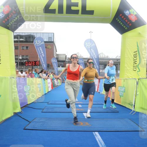11.08.2024 - GEWOBA Citytriathlon Bremen Lena Gebhardt http://msf.ph/oto/6788634 11.08.2024 11:23:22 Ziel 2, 47 meine-sportfotos.de