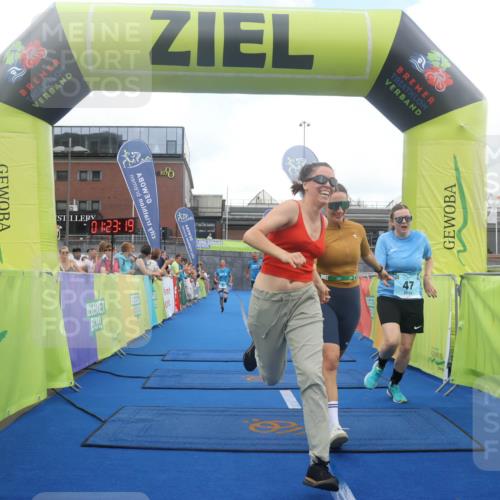 11.08.2024 - GEWOBA Citytriathlon Bremen Lena Gebhardt http://msf.ph/oto/6788638 11.08.2024 11:23:22 Ziel 2, 47 meine-sportfotos.de