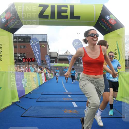 11.08.2024 - GEWOBA Citytriathlon Bremen Lena Gebhardt http://msf.ph/oto/6788642 11.08.2024 11:23:22 Ziel 2, 47 meine-sportfotos.de