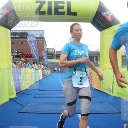 11.08.2024 - GEWOBA Citytriathlon Bremen Lena Gebhardt http://msf.ph/oto/6788677 11.08.2024 11:23:27 Ziel 2, 47, 88 meine-sportfotos.de