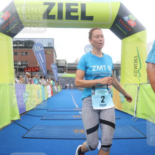 11.08.2024 - GEWOBA Citytriathlon Bremen Lena Gebhardt http://msf.ph/oto/6788679 11.08.2024 11:23:27 Ziel 2, 47, 88 meine-sportfotos.de