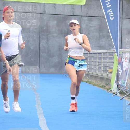 11.08.2024 - GEWOBA Citytriathlon Bremen Lena Gebhardt http://msf.ph/oto/6788693 11.08.2024 11:23:34 Ziel 88 meine-sportfotos.de
