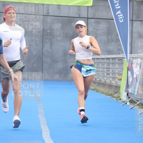 11.08.2024 - GEWOBA Citytriathlon Bremen Lena Gebhardt http://msf.ph/oto/6788695 11.08.2024 11:23:34 Ziel 88 meine-sportfotos.de