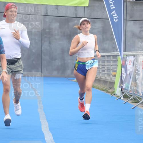 11.08.2024 - GEWOBA Citytriathlon Bremen Lena Gebhardt http://msf.ph/oto/6788698 11.08.2024 11:23:34 Ziel 88 meine-sportfotos.de