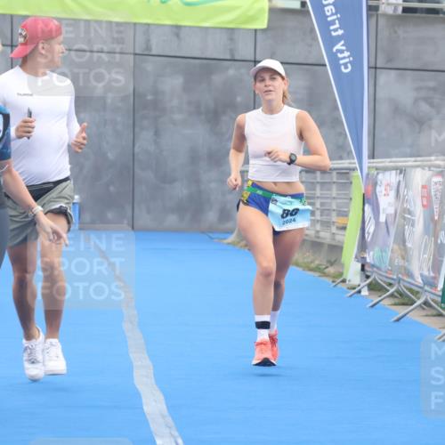 11.08.2024 - GEWOBA Citytriathlon Bremen Lena Gebhardt http://msf.ph/oto/6788700 11.08.2024 11:23:34 Ziel 88 meine-sportfotos.de