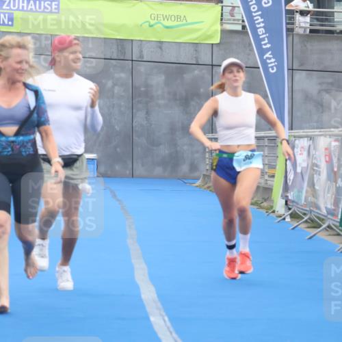 11.08.2024 - GEWOBA Citytriathlon Bremen Lena Gebhardt http://msf.ph/oto/6788703 11.08.2024 11:23:35 Ziel 88 meine-sportfotos.de
