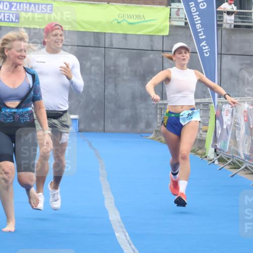11.08.2024 - GEWOBA Citytriathlon Bremen Lena Gebhardt http://msf.ph/oto/6788704 11.08.2024 11:23:35 Ziel 88 meine-sportfotos.de
