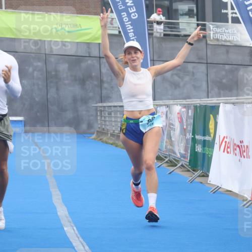 11.08.2024 - GEWOBA Citytriathlon Bremen Lena Gebhardt http://msf.ph/oto/6788706 11.08.2024 11:23:35 Ziel 88 meine-sportfotos.de