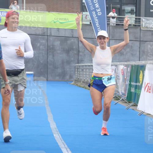 11.08.2024 - GEWOBA Citytriathlon Bremen Lena Gebhardt http://msf.ph/oto/6788709 11.08.2024 11:23:35 Ziel 88 meine-sportfotos.de