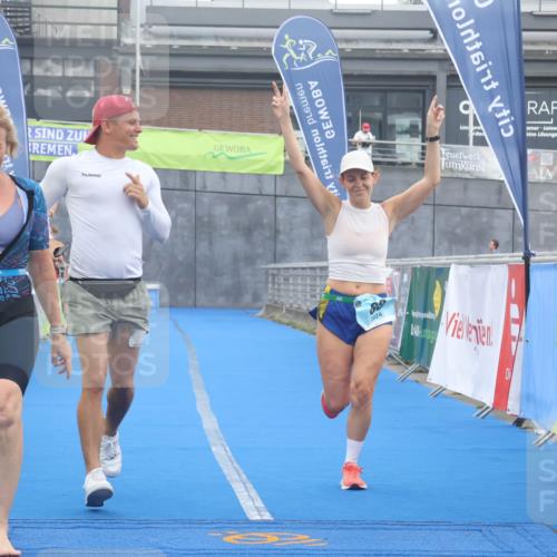 11.08.2024 - GEWOBA Citytriathlon Bremen Lena Gebhardt http://msf.ph/oto/6788715 11.08.2024 11:23:36 Ziel 88 meine-sportfotos.de