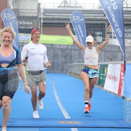 11.08.2024 - GEWOBA Citytriathlon Bremen Lena Gebhardt http://msf.ph/oto/6788717 11.08.2024 11:23:36 Ziel 88 meine-sportfotos.de