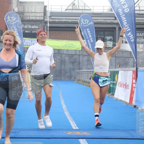 11.08.2024 - GEWOBA Citytriathlon Bremen Lena Gebhardt http://msf.ph/oto/6788719 11.08.2024 11:23:36 Ziel 88 meine-sportfotos.de