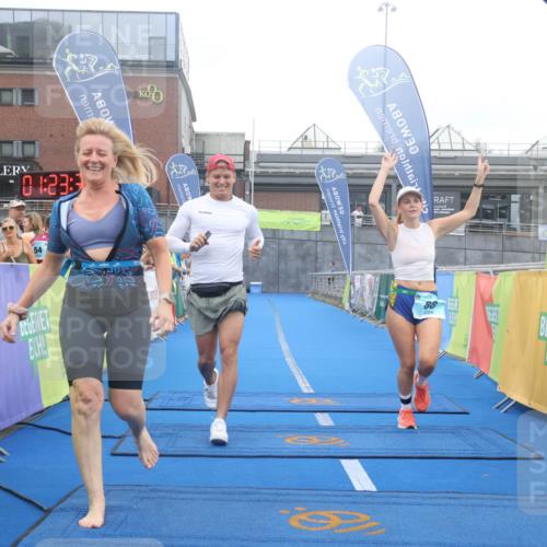 11.08.2024 - GEWOBA Citytriathlon Bremen Lena Gebhardt http://msf.ph/oto/6788727 11.08.2024 11:23:37 Ziel 88 meine-sportfotos.de